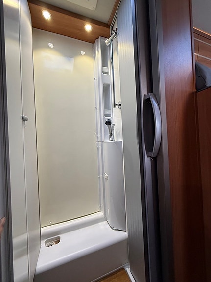 Hymer Exsis I 644 Automat | AC | Luftfjädring | Parabol | 21 of 30