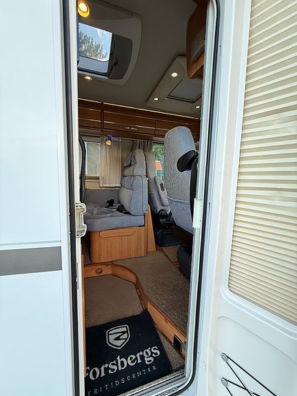 Hymer Exsis I 644 Automat | AC | Luftfjädring | Parabol | 9 of 30
