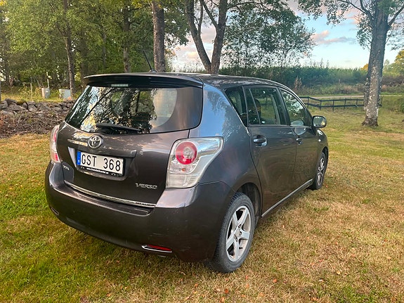 Toyota Verso 2 of 3