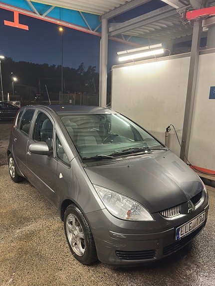 Mitsubishi Colt 2 of 5