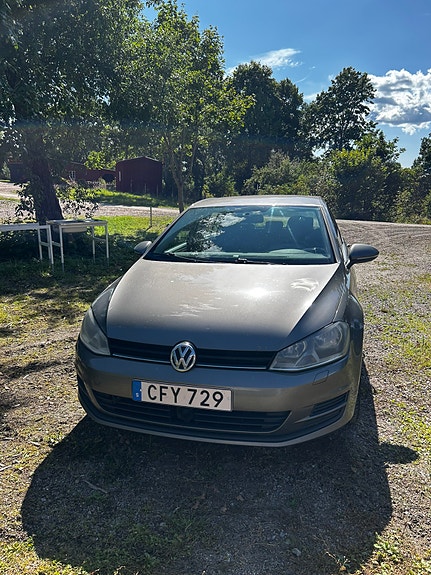 Volkswagen Golf VII 2 of 10