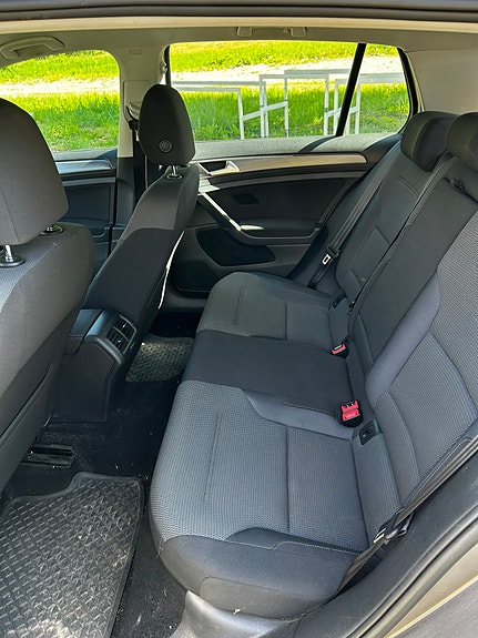 Volkswagen Golf VII 8 of 10