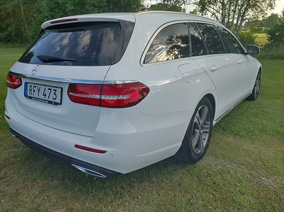 Mercedes-Benz E200 9 of 17
