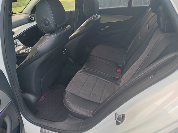 Mercedes-Benz E200 12 of 17