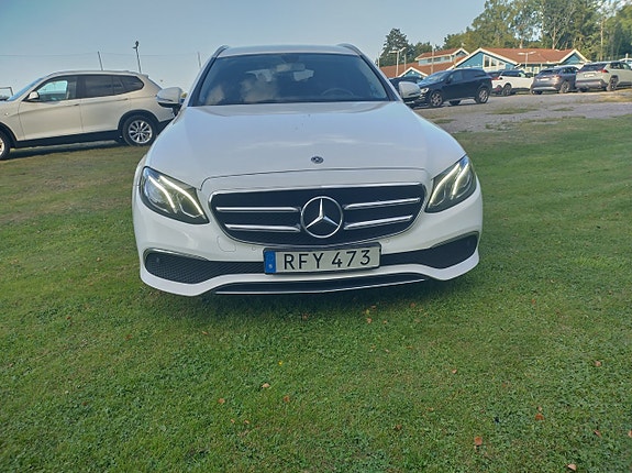 Mercedes-Benz E200 4 of 17