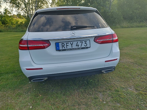 Mercedes-Benz E200 13 of 17