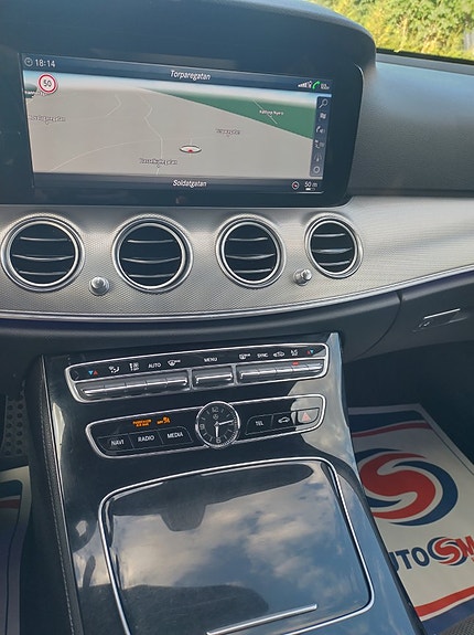 Mercedes-Benz E200 16 of 17
