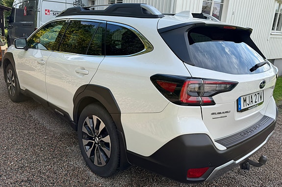 Subaru Outback 2 of 8