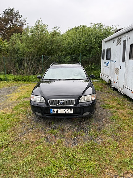 Volvo V70 2 of 4