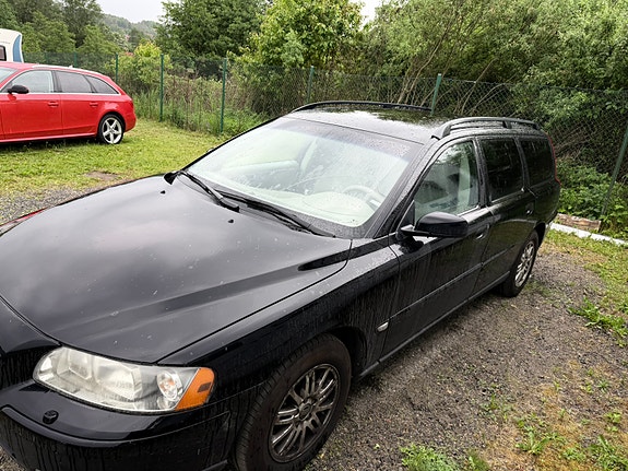 Volvo V70 3 of 4