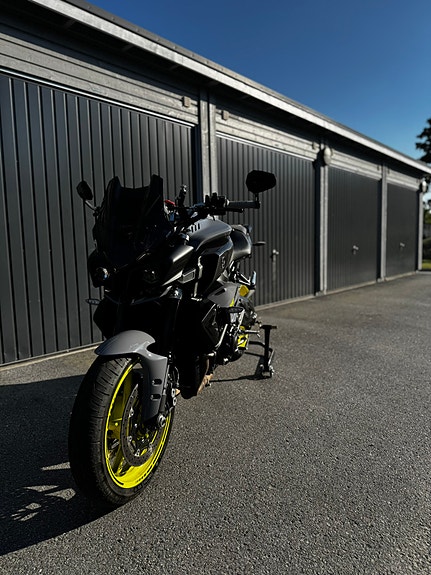 Yamaha MT-10 4 of 5