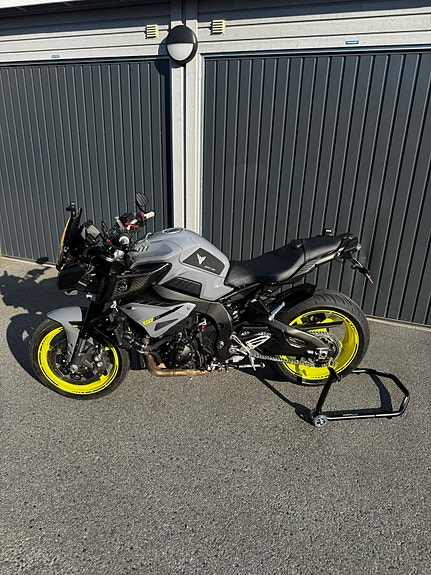 Yamaha MT-10 3 of 5