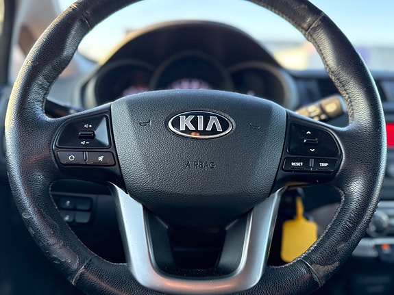 Kia Rio 8 of 10