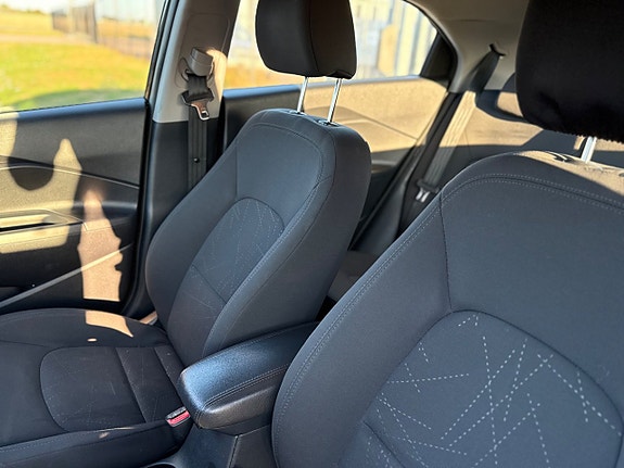 Kia Rio 7 of 10