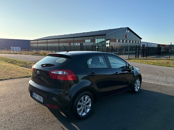 Kia Rio 2 of 10