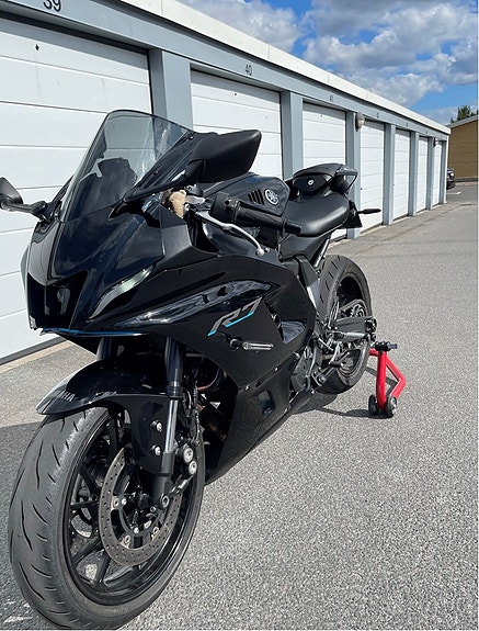 Yamaha YZF-R7 2 of 4