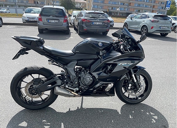 Yamaha YZF-R7 3 of 4