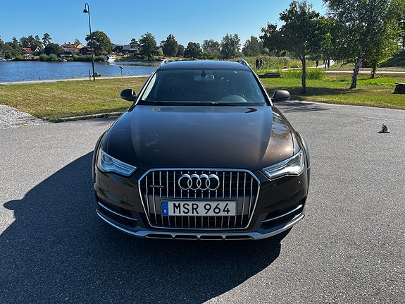 Audi A6 allroad 2 of 12