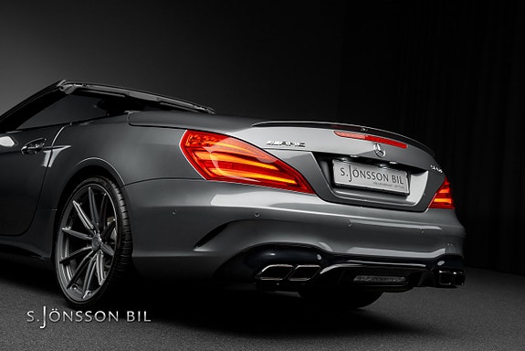 Mercedes-Benz SL63 9 of 23