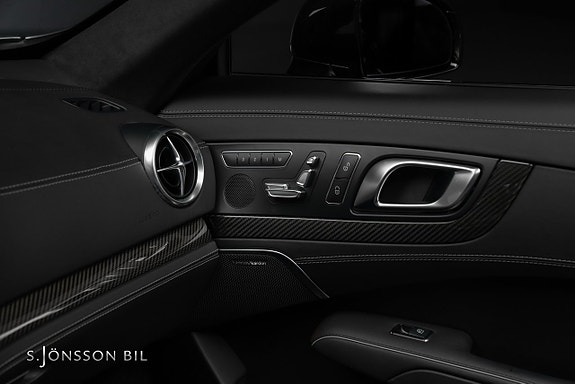 Mercedes-Benz SL63 17 of 23
