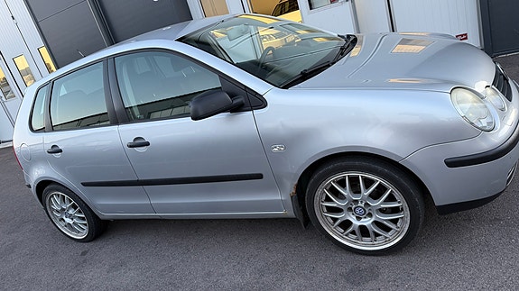 Volkswagen Polo 2 of 6