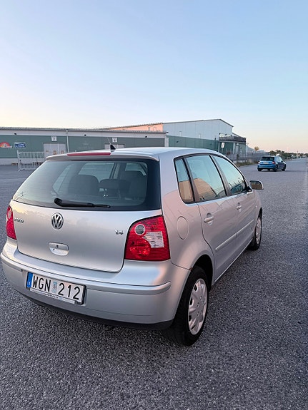 Volkswagen Polo 2 of 9