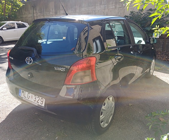 Toyota Yaris 6 of 15