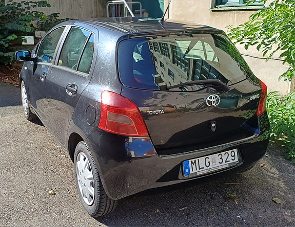 Toyota Yaris 5 of 15