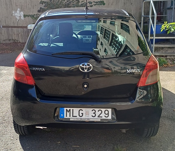 Toyota Yaris 4 of 15
