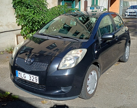 Toyota Yaris 3 of 15