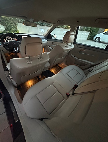 Mercedes-Benz E200 6 of 10