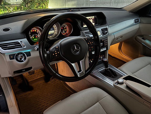 Mercedes-Benz E200 9 of 10
