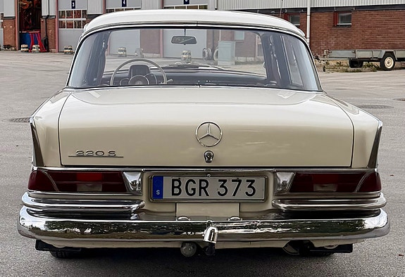 Mercedes-Benz 220 SB 6 of 12