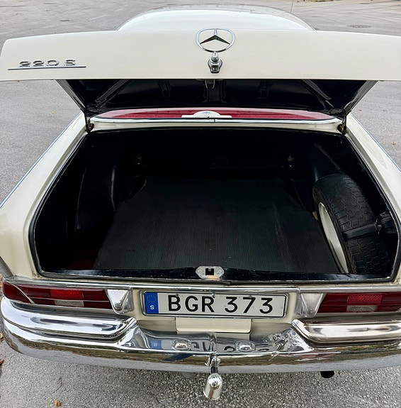 Mercedes-Benz 220 SB 9 of 12