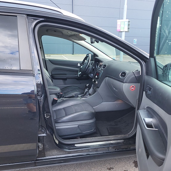 Ford Focus 9 of 19