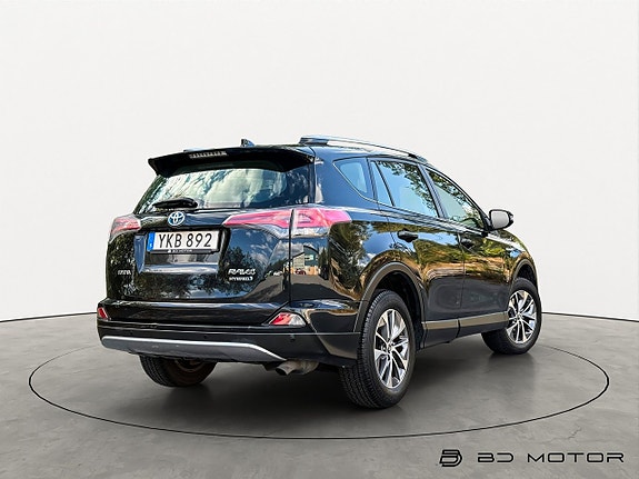 Toyota RAV4 9 of 17