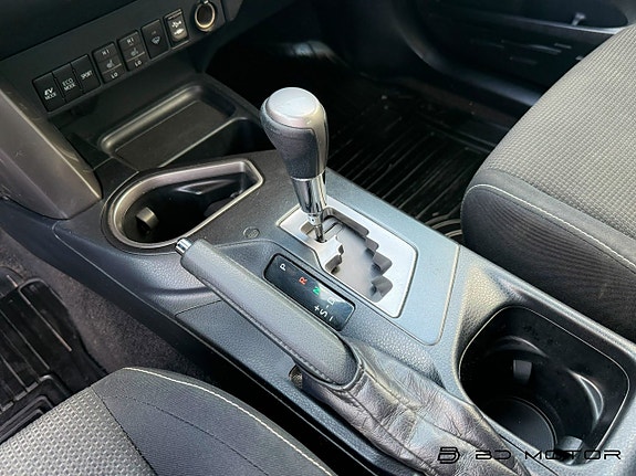Toyota RAV4 12 of 17