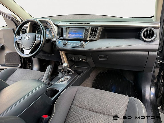 Toyota RAV4 11 of 17