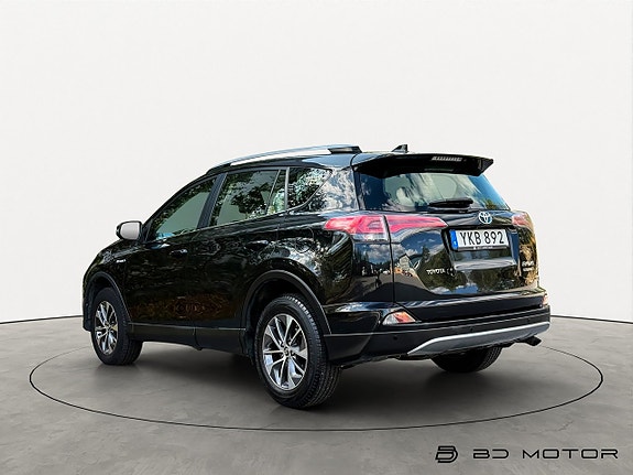 Toyota RAV4 7 of 17