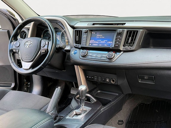 Toyota RAV4 16 of 17