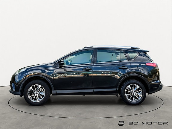 Toyota RAV4 2 of 17