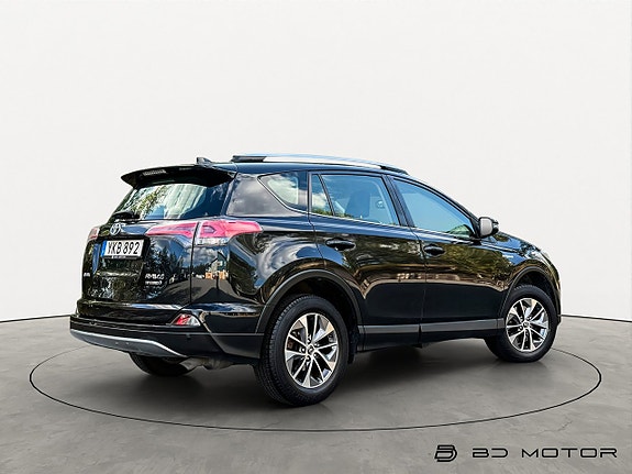 Toyota RAV4 3 of 17