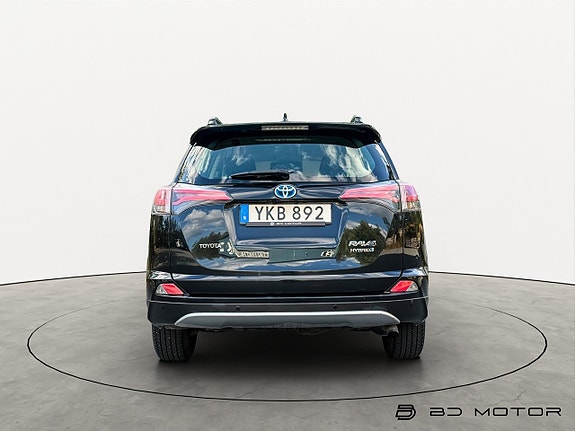 Toyota RAV4 5 of 17
