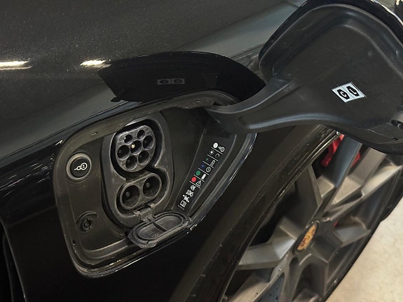 Porsche Taycan 14 of 30