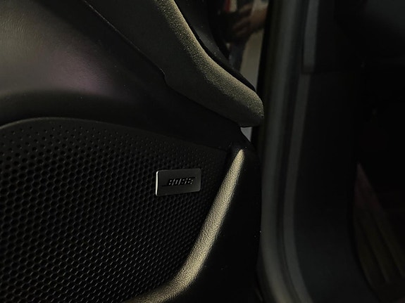 Porsche Taycan 29 of 30