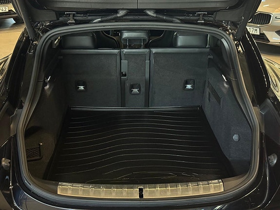 Porsche Taycan 13 of 30