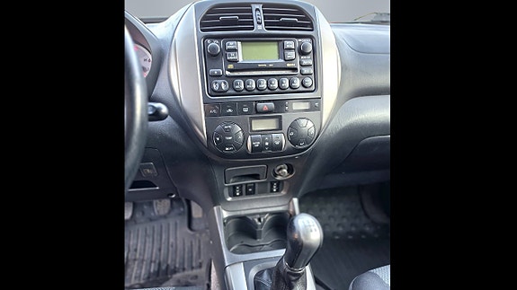 Toyota RAV4 12 of 13
