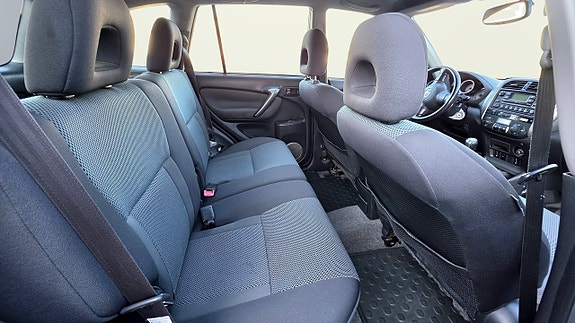 Toyota RAV4 11 of 13