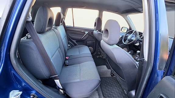 Toyota RAV4 10 of 13