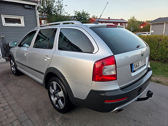Skoda Octavia Scout 3 of 27
